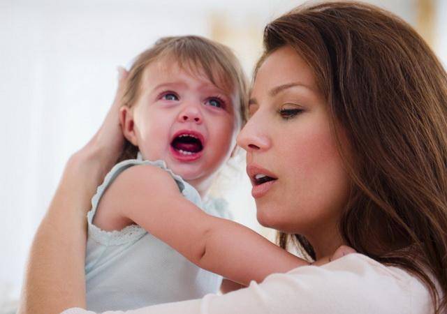 为何婴儿看到“某些人”会突然哭泣？，原因有三，父母要重视