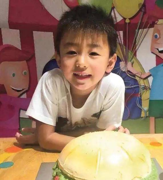 12岁身高过妈妈肩膀,穿学生装似校草_谢霆锋_振南_孩子