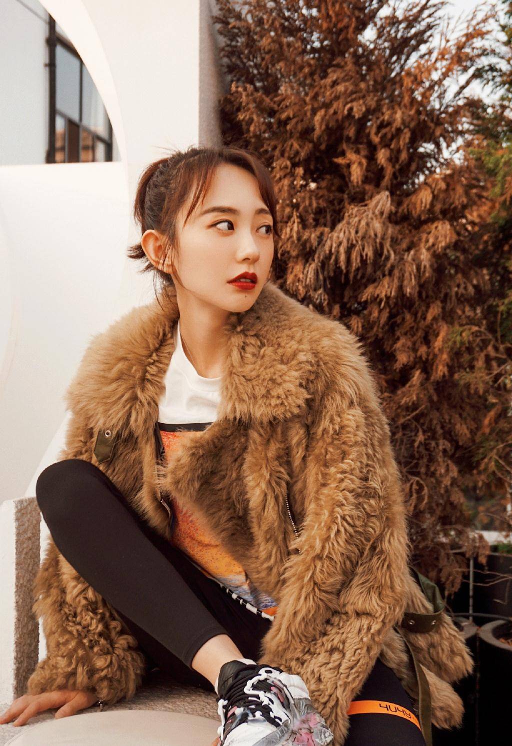 孙耀琦优雅而自信无惧挑战,颜值演技双在线,何时才会红?