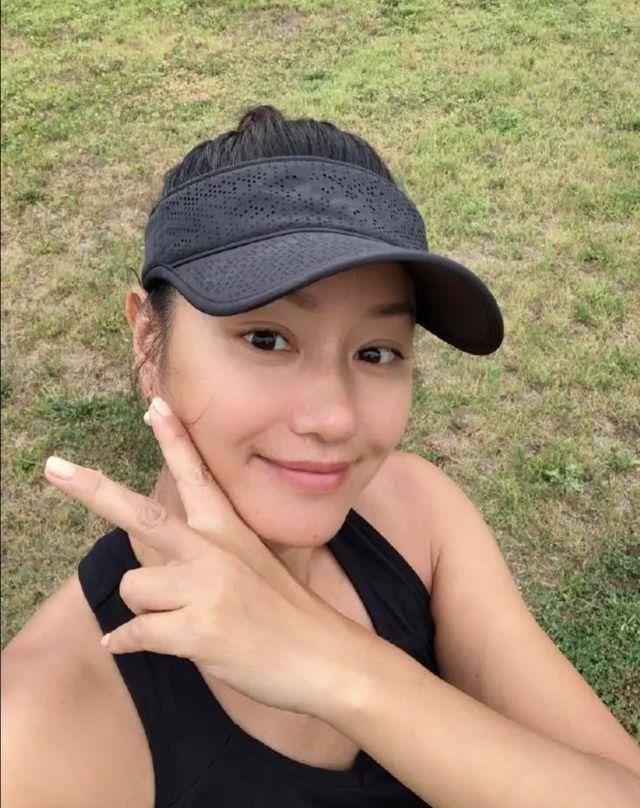 原创瞿颖晒素颜称自己28岁一张蜡黄脸又干又瘦都还不懂掩饰