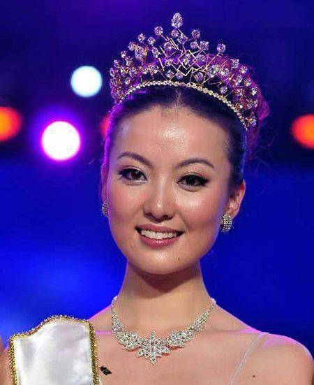 晒合照,仅一姐余声有座,另三位被指撞脸惨遭嘲_卫视_李子涵_宋怡慧