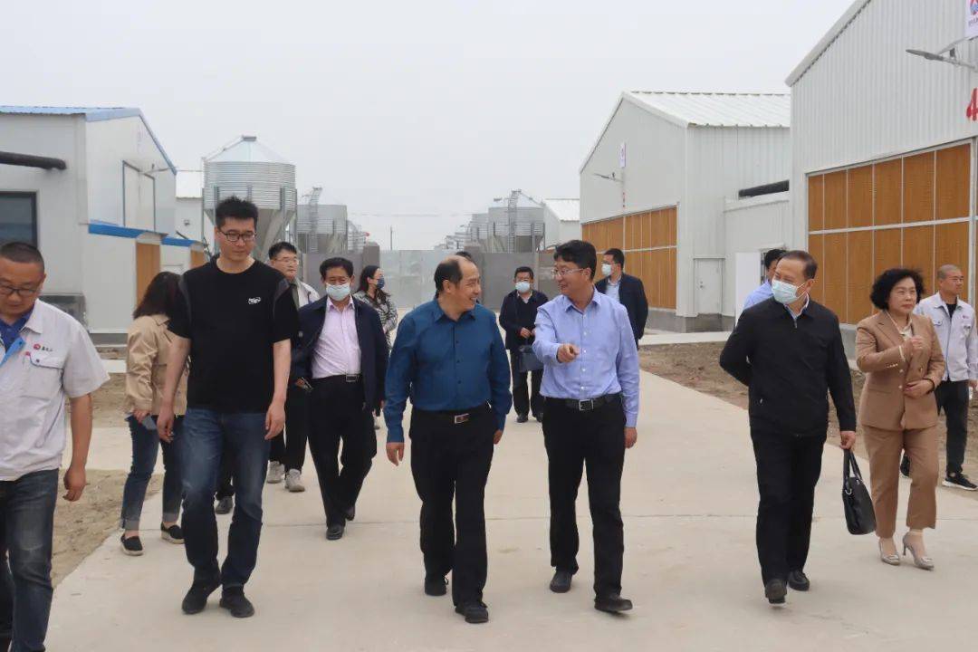 青岛市农业农村局副局长沙剑林,副局级领导陆红,副巡视员刘玉航出席