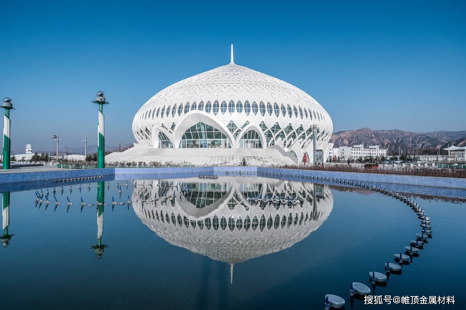 异行建筑选择哪种屋面材料才能让其更好地与屋面贴合