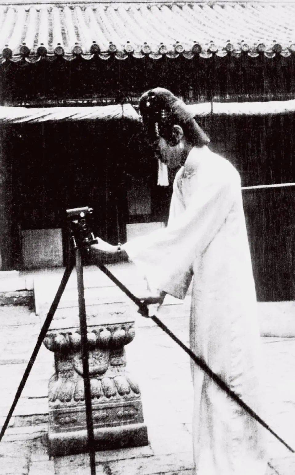 老照片末代皇后婉容的一生从秀美清新脱俗的少女到吸毒成瘾疯妇