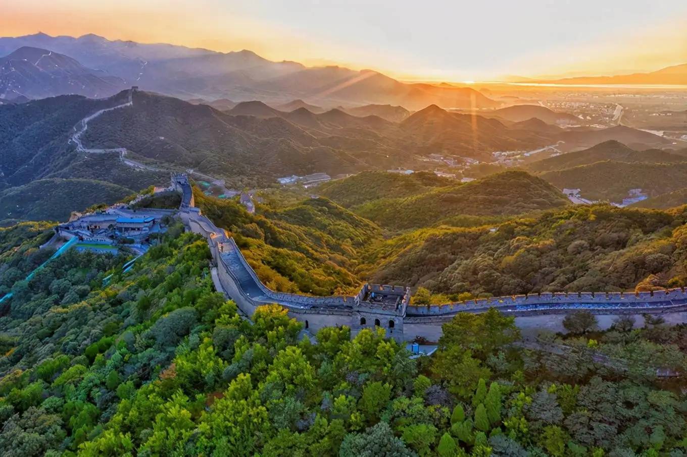 北京容易拥堵的一个景点，是举世闻名的旅游胜地，景观宏伟
