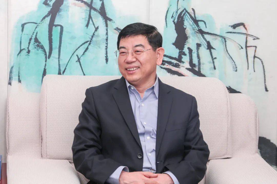 袁清茂与全国人大代表郭凤莲举行会谈_旅游_交流_的发展