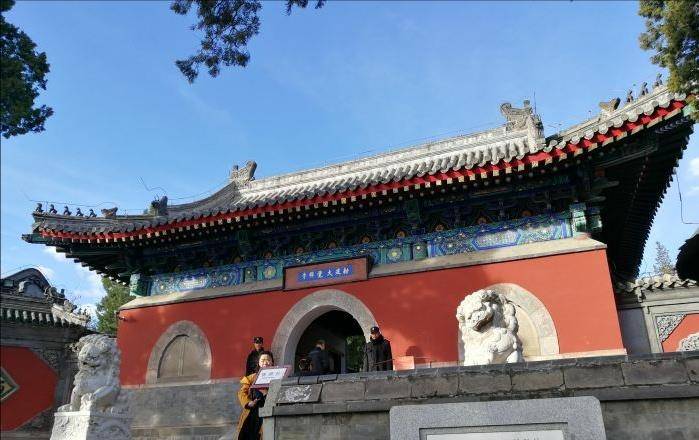北京近千年历史的寺庙，夏天正是最美的时候，距故宫1小时车程