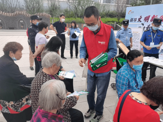 三瓦窑社区东苑a区垃圾分类宣传地推活动