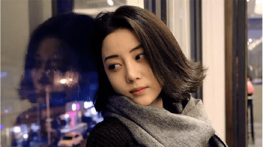 《爱情睡醒了》中精彩的表现被杨幂所青睐,演出结束之后,李溪芮就被