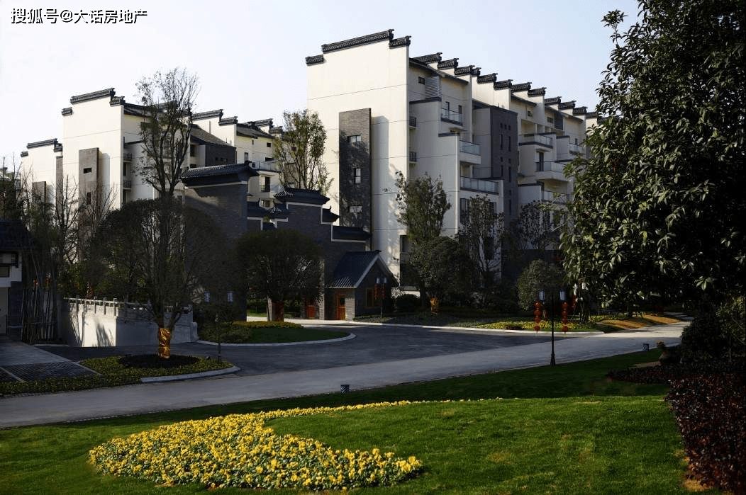 金科地产上月刚获政府支持今天股票跌停