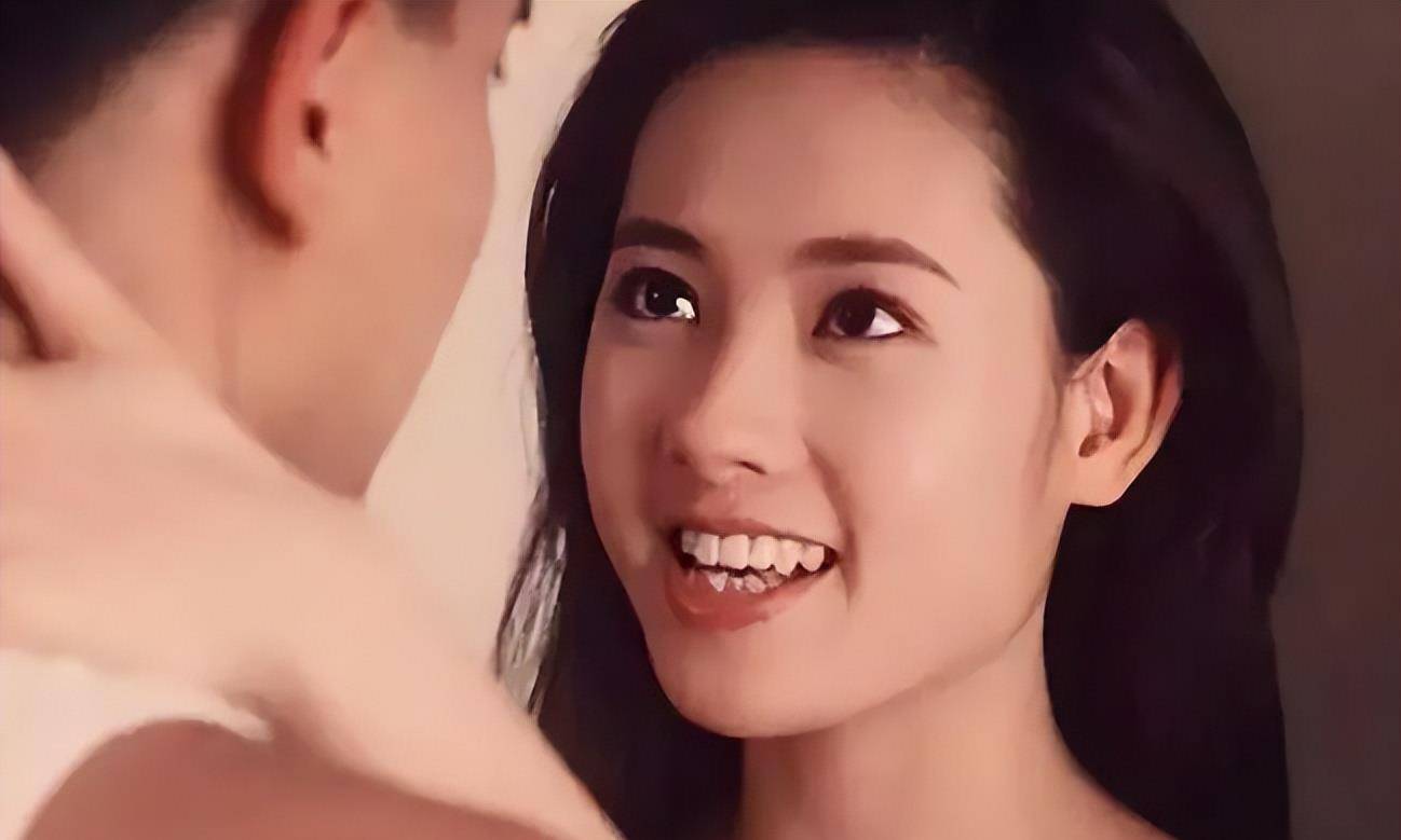 凭借着较好的颜值,李丽珍后来又参演了《蜜桃成熟时》,《仙剑奇侠传》