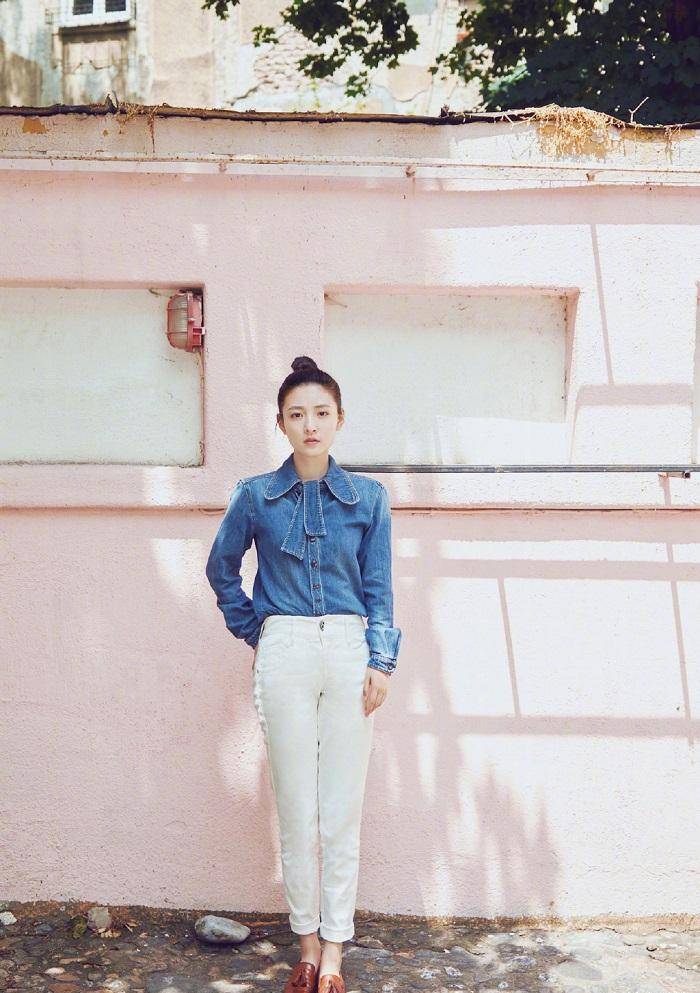 吴倩机场造型太亮眼166cm的身高穿出五五身材全靠颜值来支撑