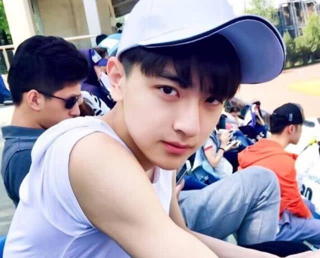 有种"网红脸"叫林一,看到他的早期照片后,网友:快手一哥?