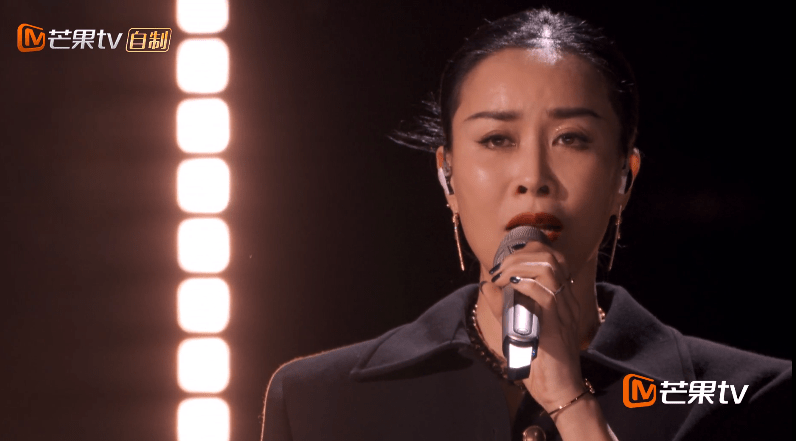 《乘风破浪》初舞台秀,又卷又惊喜的是这4位中年女演员_姐姐_那英和