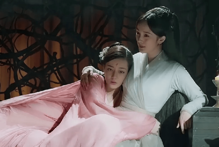 白浅是四海八荒第一绝色,又有不凡的身家背景,喜欢白浅的有墨渊,离镜