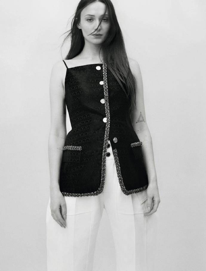 26岁权游三傻身材管理绝了,挺孕肚依旧苗条迷人,网友:还是很美_索菲·