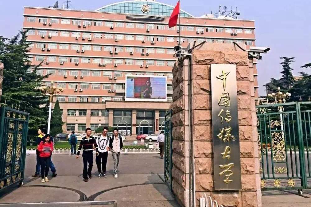 她放弃北大，报考211，颜值和才华“在线”，凭实力成就自己