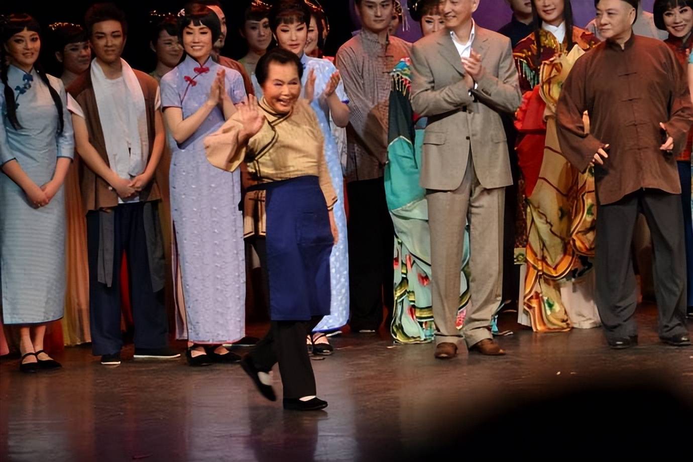 又一知名女演员去世,生前这一幕令人动容_郑采_观众_越剧