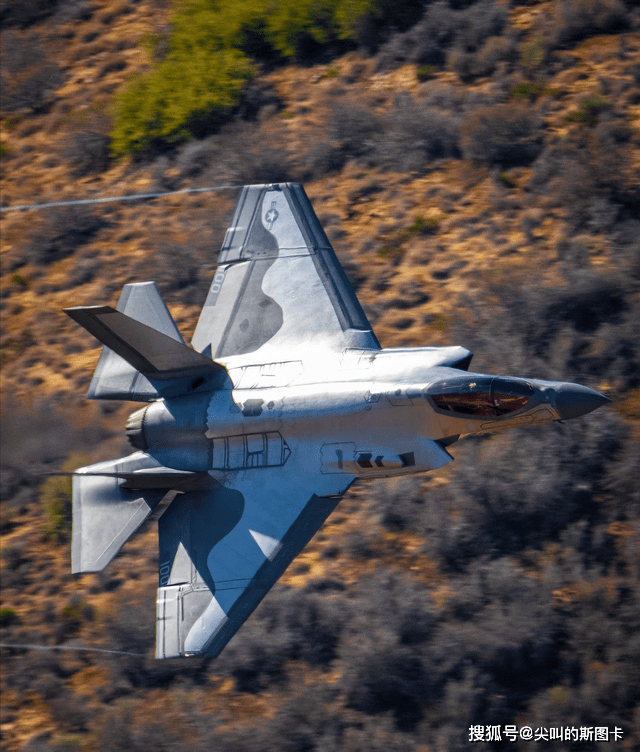 用力过猛了！美军F-35战机也开始测试“镜面”涂层，比F22更强？