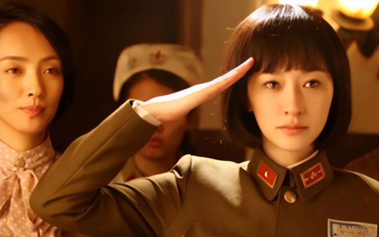 同样是"军装照",把林志玲和殷桃等女星放在一起看,差别出来了