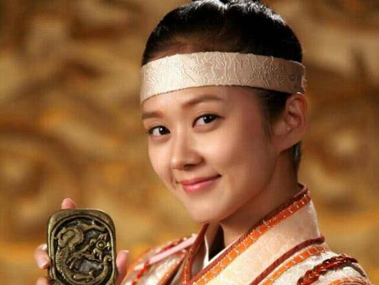 原创曾是红极一时的国外女星因圈钱门事件人气大跌如今变成这样了