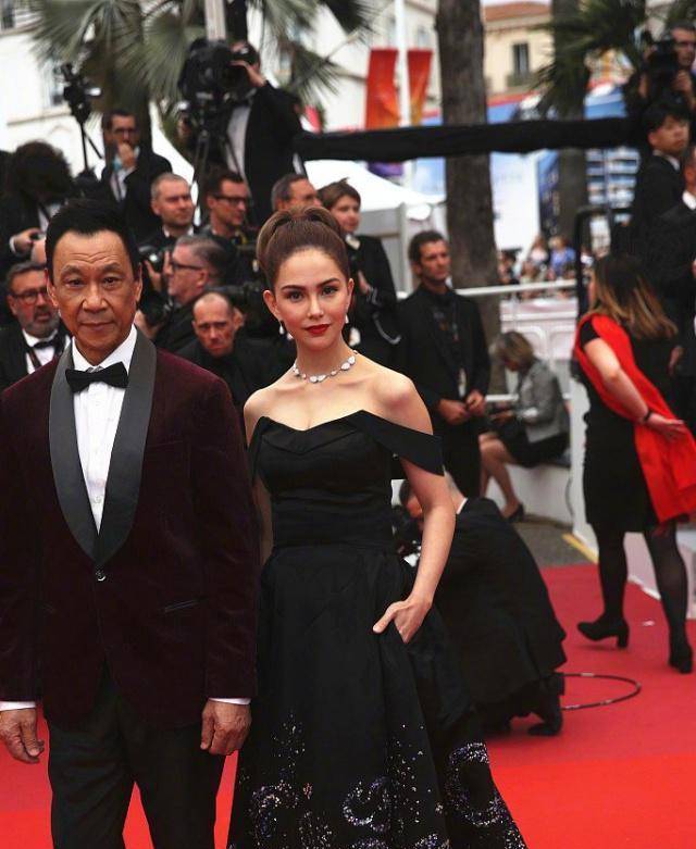 被女保安驱赶假装听不懂_周杰伦_施予斐_直播