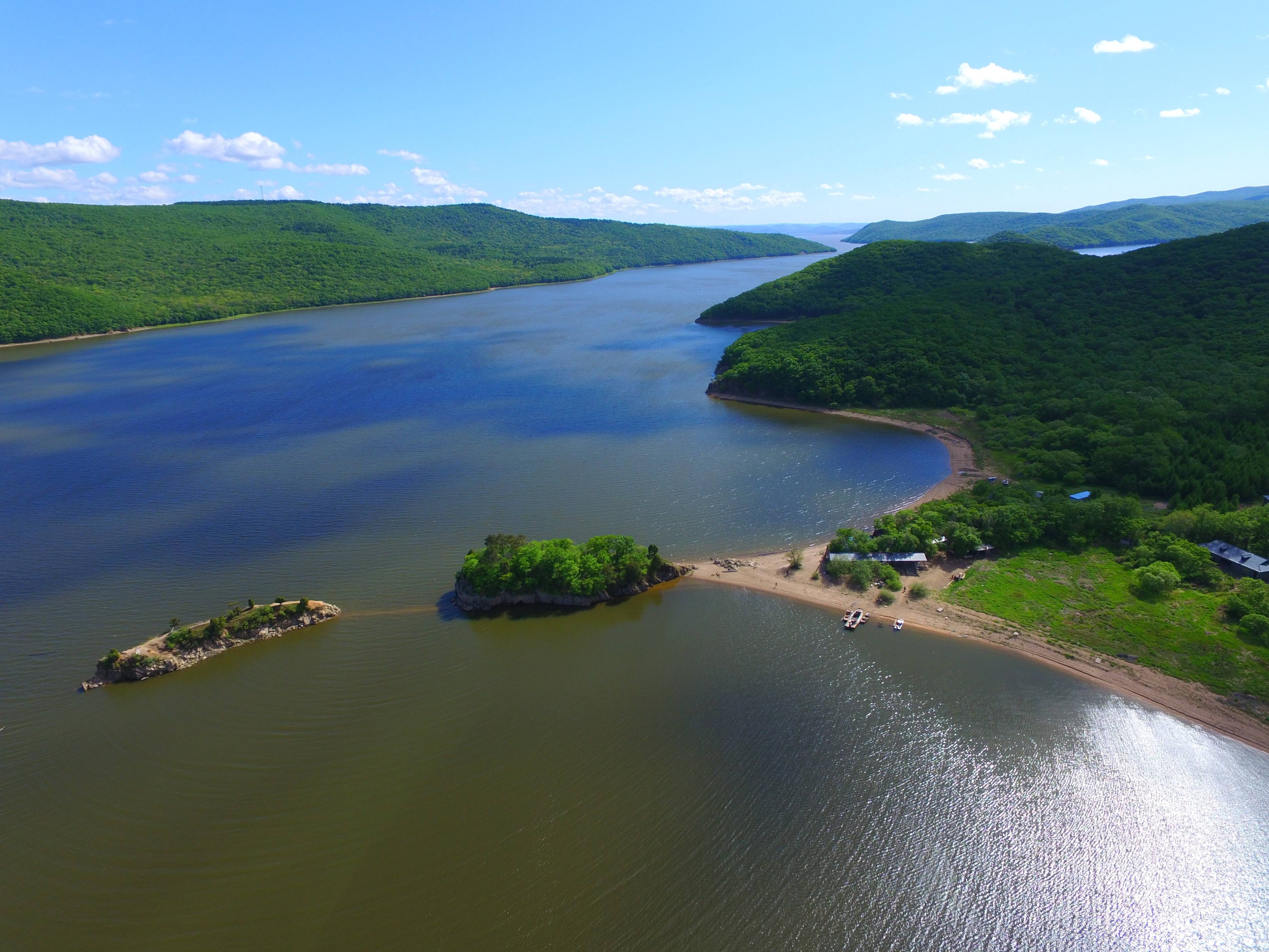 中国最大,世界第二大的高山堰塞湖镜泊湖就在牡丹江,是国家5a级旅游