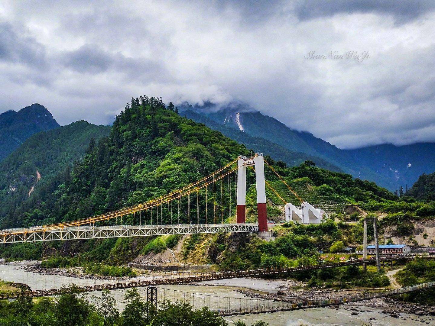 西藏最美的景不在某些景点，川藏线旅行，却是在路上