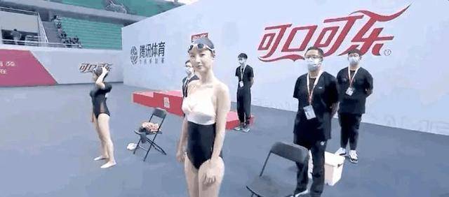 而且在50米游泳决赛上,郭小仙儿也是获得了第5名的好成绩,不知道是不