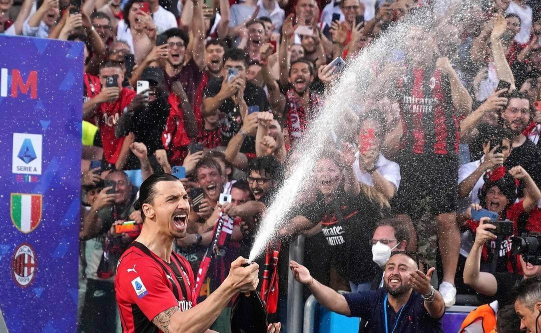 伊布兑现诺言帮助米兰夺冠,开香槟和球迷庆祝,廉颇老矣尚善饭_意甲