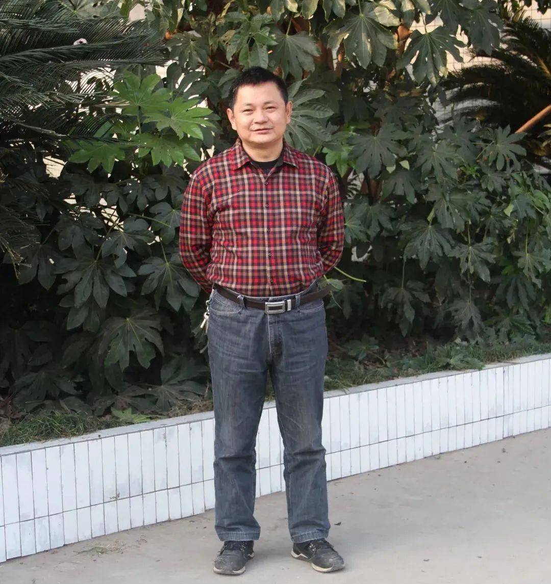 县优秀青年教师,"党员示范标兵",中国硬笔书法协会会员,四川硬笔书法