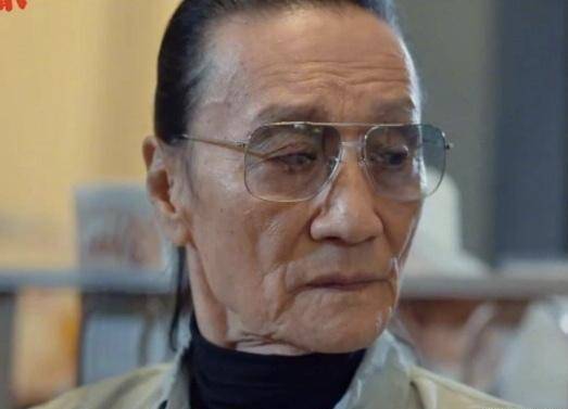 84岁香港影星谢贤为电影《杀出个黄昏》脱下墨镜演高手,扬言要拿影帝