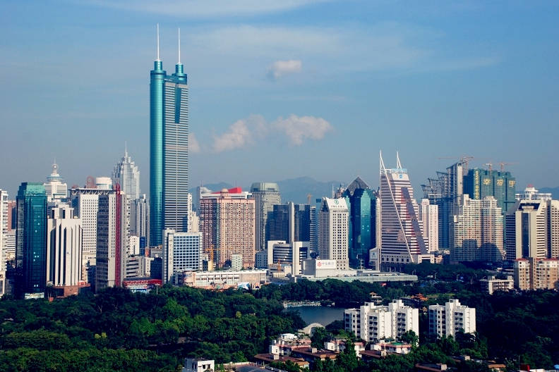 华南的“第一大城市”，GDP将破30000亿，却不是广州和佛山