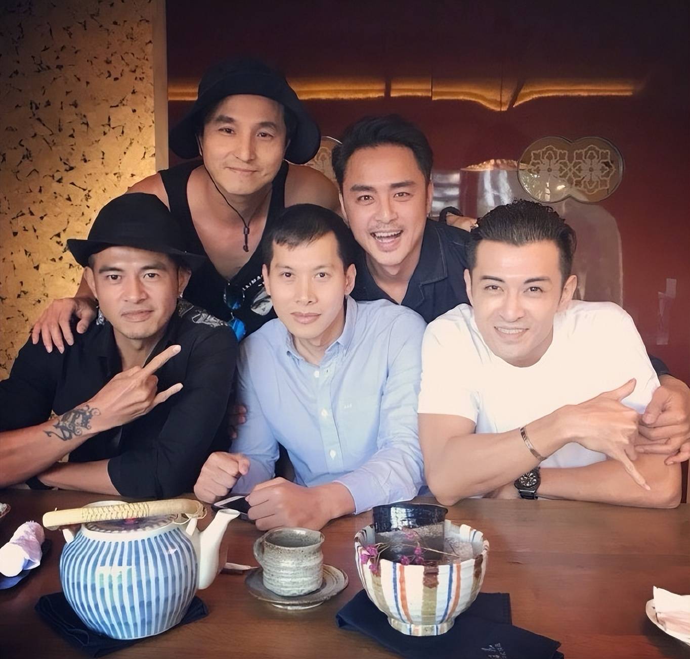 原创张韶涵绯闻男友未婚当爸开车载满月宝宝复查退圈后当篮球教练