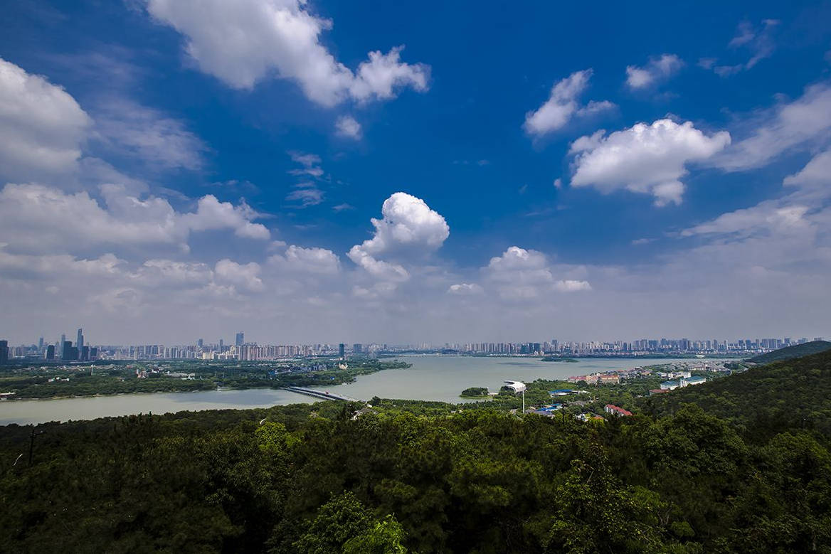 江苏“超强”黑马城市，人均GDP直逼深圳，却不是苏州和南京