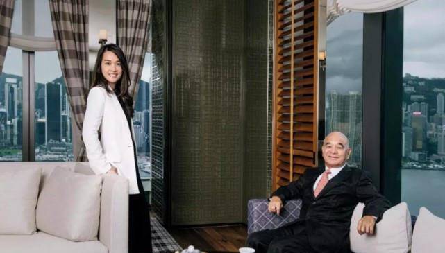 爷爷是郑裕彤,丈夫也是百亿富豪,她却靠着自己再赚到百亿家产_郑志雯