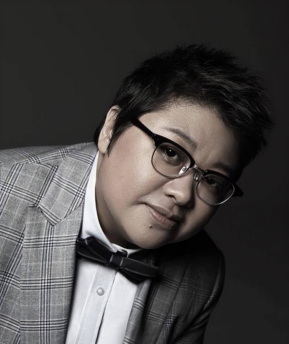 原创有一种慈悲叫做韩红救援灾区收养孤儿50岁的她至今未婚