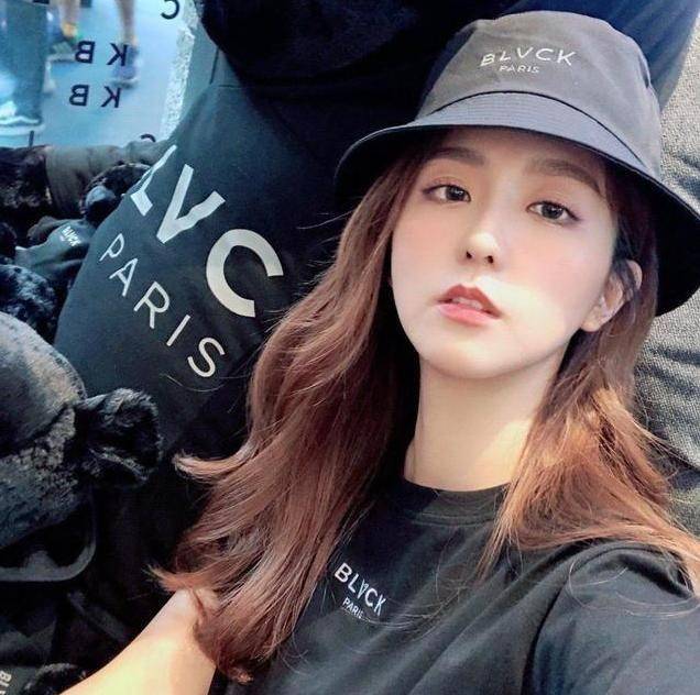 35岁女星太豪放与国外男友举止亲密,和孙俪前男友传绯闻_周晓涵_明星