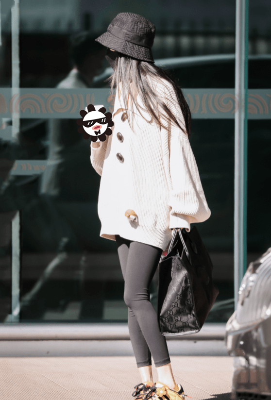 原创杨幂还让不让女生活34岁学05后秋裤外穿秀出这腿可太绝了