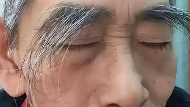 中老年男人眉毛变长,通常意味着什么?_眼睛_老人_功能