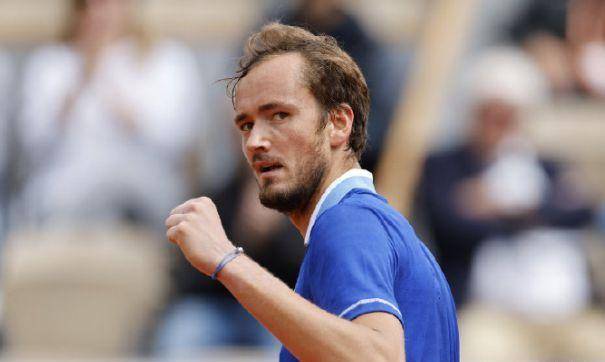 原创沙波遭淘汰梅总横扫进法网次轮赛季红土首胜