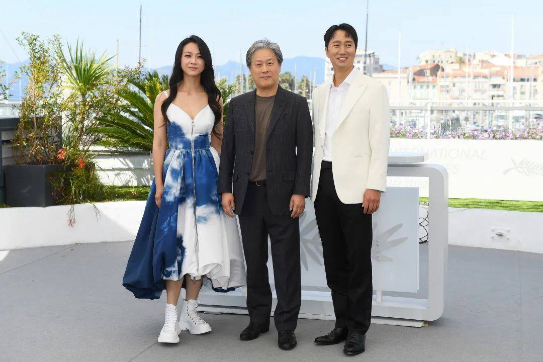 原创苏菲玛索汤唯小k蕾雅红毯争艳众多美女魅力不可小觑