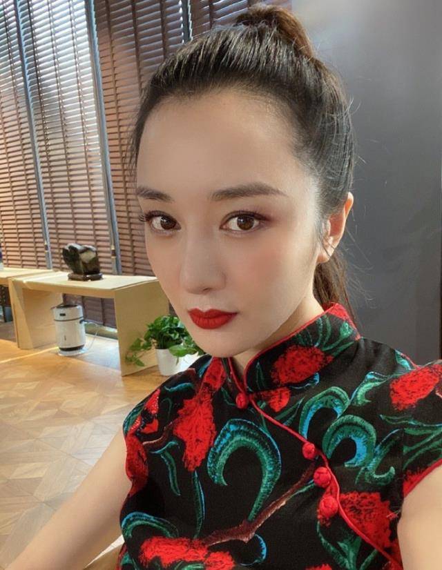 娱乐圈中公开承认整容女星,曾是"古装第一美人",37岁大变样_李依晓