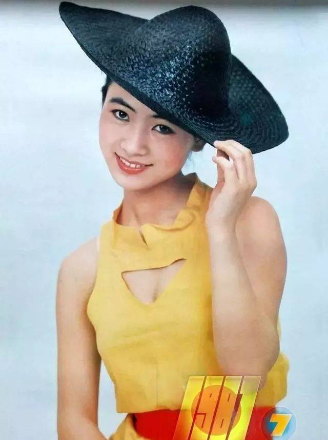 原创记忆中的1987老挂历上的12位女明星依然是人们心中的女神