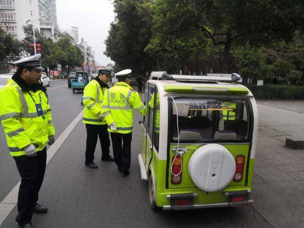 沒駕照也能開老年代步車建議推行這兩項措施車主盼到了