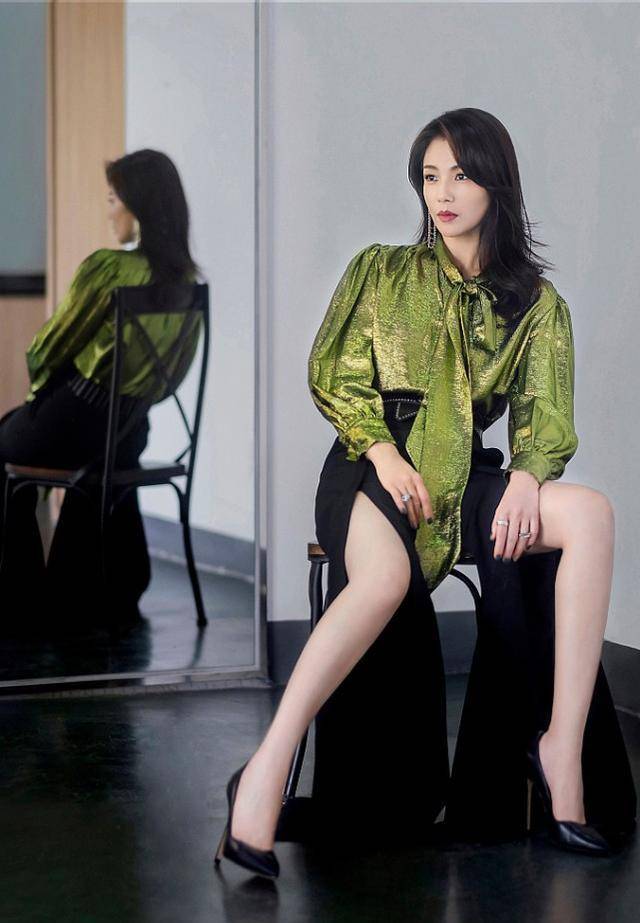 宽腰带和高跟鞋更高级女人想要表达出自身比较强势的一面,一定要选择