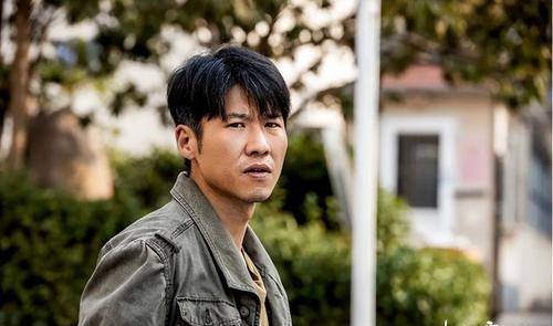 在前段时间热播的电视剧《风起陇西》中,王骁饰演了跟陈恭处处作对的