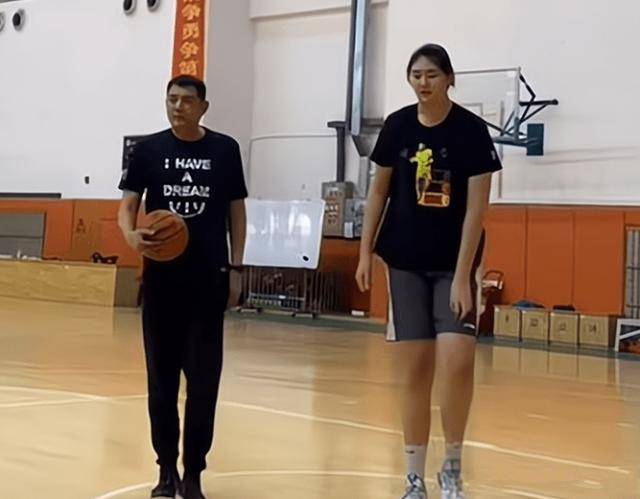 中国女篮_张子_篮球