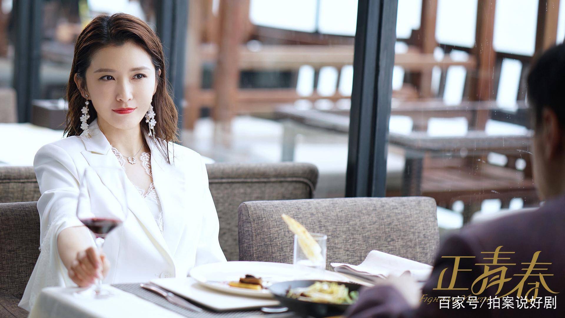 因为这部剧是女性职场剧除了林睿和章小鱼等重要的角色,还有一些配角