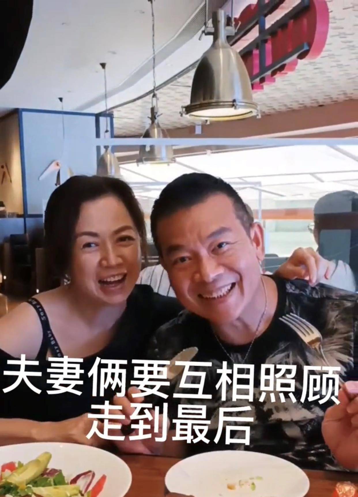 tvb戏骨吴毅将庆结婚19周年,港姐妻子素颜出镜,夫妻俩甜蜜拥吻_唐丽球